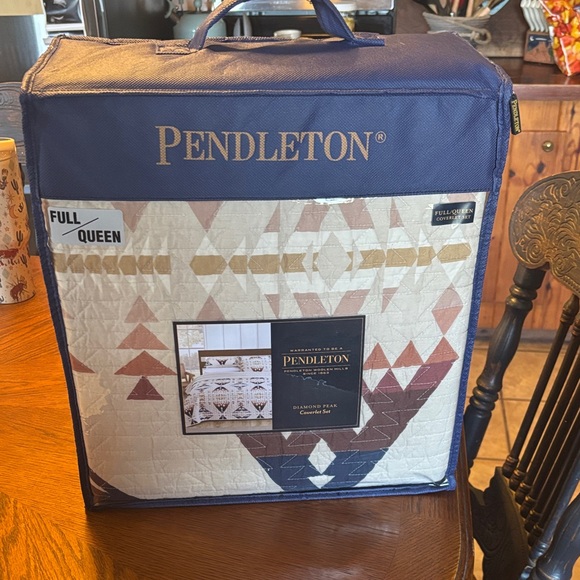 Pendleton Diamond peak quilt set - Picture 1 of 2